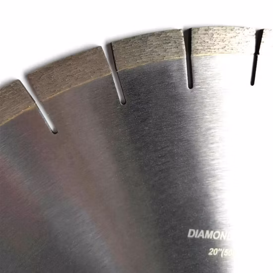 Taglio di pietre di marmo da 350 mm segmentato da 10 mm con lame diamantate a scorrimento